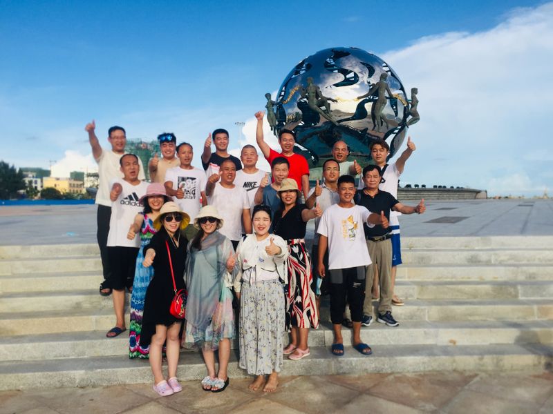 　　放飛心情，感受*美旅行