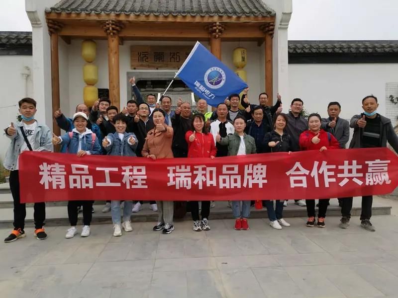 　　2021，奮進(jìn)新時代闊步新征程
